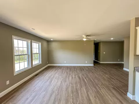 Living - 174 Devils Neck Rd, Corbin, KY 40701 photo 2 of 8