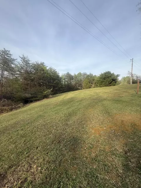 1926 Greenbriar Rd, Monticello, KY 42633