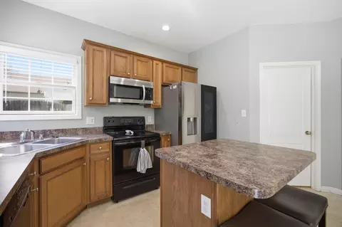 Kitchen - 100 Summit Dr, Georgetown, KY 40324 photo 2 of 3