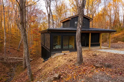 301 Baker Barr Rd, Beattyville, KY 41311