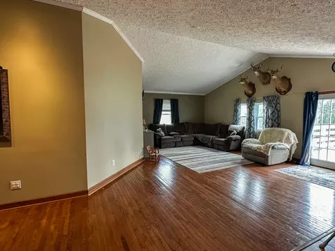 Living - 569 E Ridge Rd, Richmond, KY 40475 photo 1 of 1