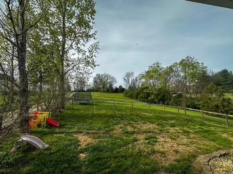 Exterior - 569 E Ridge Rd, Richmond, KY 40475 photo 5 of 15