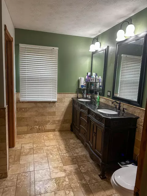 Bath - 569 E Ridge Rd, Richmond, KY 40475 photo 1 of 3