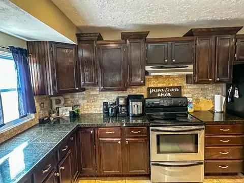 Kitchen - 569 E Ridge Rd, Richmond, KY 40475 photo 2 of 5