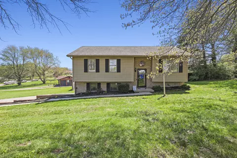 121 Eastland Dr, Paris, KY 40361