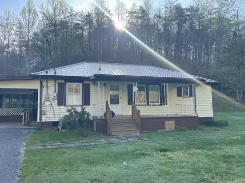 953 Williams Branch Middle Fork Rd, Pineville, KY 40977