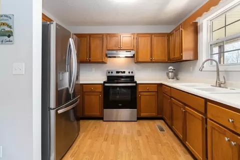 Kitchen - 1494 Lum Strunk Rd, Strunk, KY 42649 photo 2 of 4