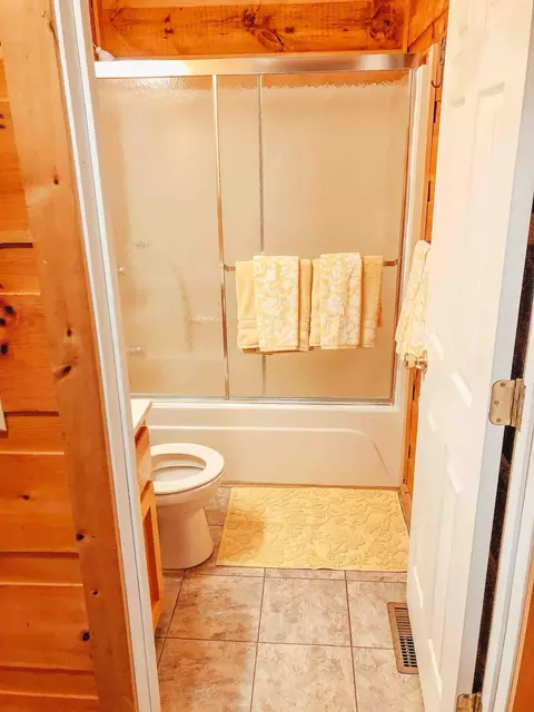 Bath - 95 Falcon Ln, Brodhead, KY 40409 photo 2 of 2