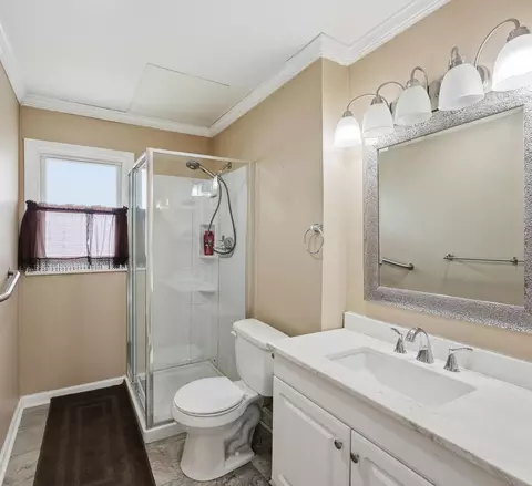 Bath - 110 Ridgeway Dr, Lancaster, KY 40444 photo 1 of 1