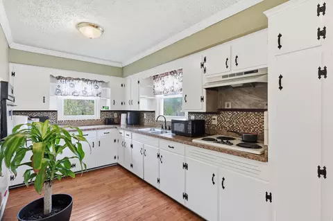 Kitchen - 110 Ridgeway Dr, Lancaster, KY 40444 photo 1 of 3