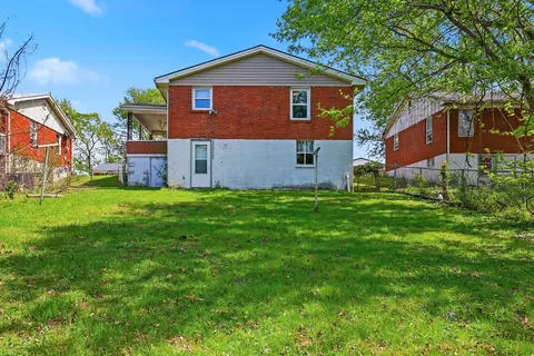 Exterior - 110 Ridgeway Dr, Lancaster, KY 40444 photo 4 of 8