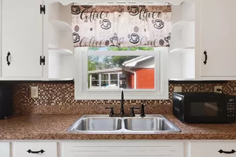 Kitchen - 110 Ridgeway Dr, Lancaster, KY 40444 photo 2 of 3
