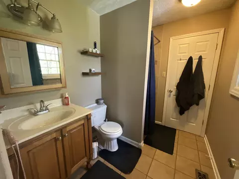 Bath - 110 Cherry Ln, Burnside, KY 42519 photo 3 of 5