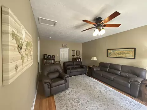 Living - 110 Cherry Ln, Burnside, KY 42519 photo 8 of 8