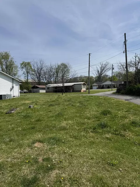 Exterior - 305 Hamlin Ave, Corbin, KY 40701 photo 9 of 13