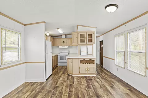 Living - 80 Fox Run Rd, Morehead, KY 40351 photo 4 of 6