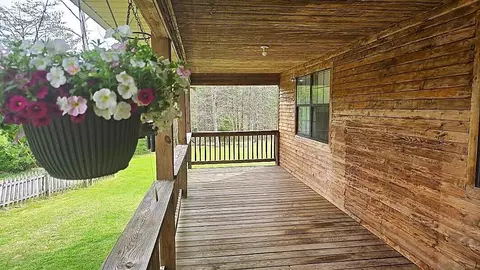 Exterior - 576 Laxton Rd, Strunk, KY 42649 photo 2 of 10