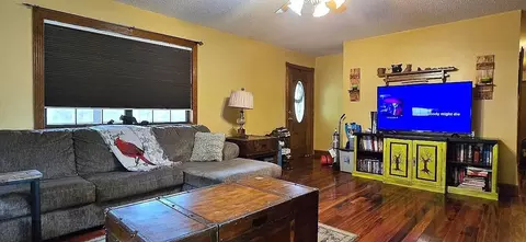 Living - 576 Laxton Rd, Strunk, KY 42649 photo 2 of 2