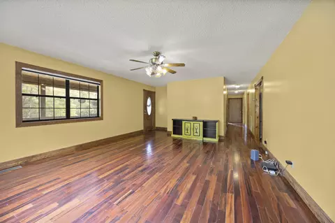 Living - 576 Laxton Rd, Strunk, KY 42649 photo 3 of 4