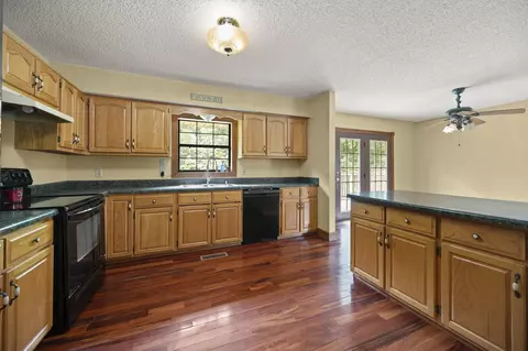 Kitchen - 576 Laxton Rd, Strunk, KY 42649 photo 2 of 3