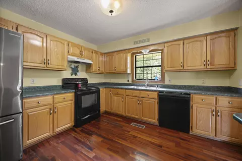 Kitchen - 576 Laxton Rd, Strunk, KY 42649 photo 3 of 3