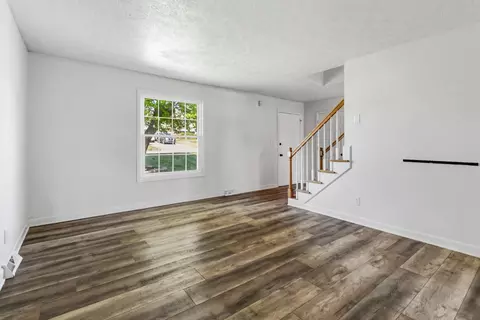 Living - 103 Longview Ct, Lancaster, KY 40444 photo 1 of 6