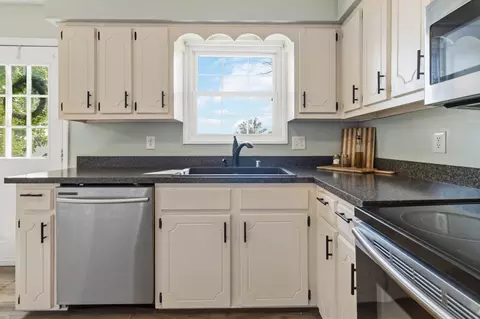 Kitchen - 103 Longview Ct, Lancaster, KY 40444 photo 3 of 3