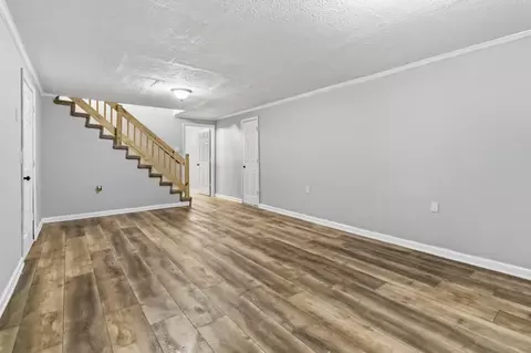 Living - 103 Longview Ct, Lancaster, KY 40444 photo 5 of 6