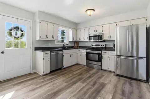 Kitchen - 103 Longview Ct, Lancaster, KY 40444 photo 1 of 3