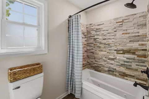 Bath - 103 Longview Ct, Lancaster, KY 40444 photo 2 of 3