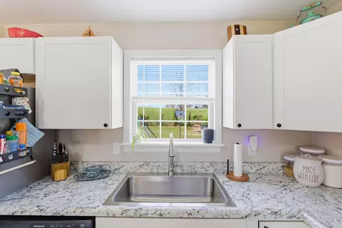 Kitchen - 352 Springhurst Dr, Berea, KY 40403 photo 3 of 4