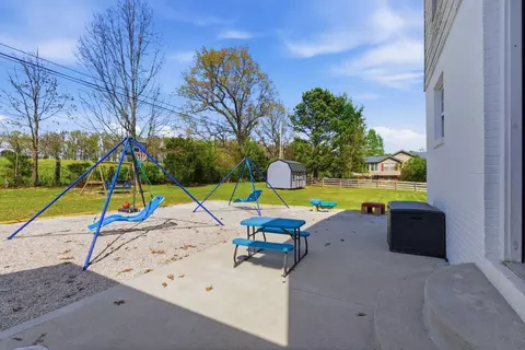 Exterior - 352 Springhurst Dr, Berea, KY 40403 photo 9 of 11