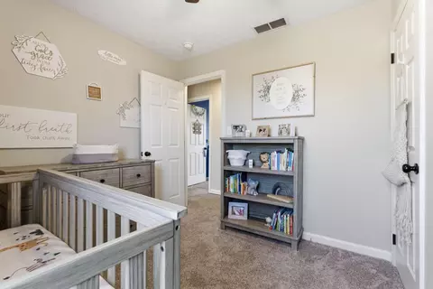 Bedroom - 352 Springhurst Dr, Berea, KY 40403 photo 2 of 5