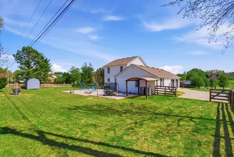 Exterior - 352 Springhurst Dr, Berea, KY 40403 photo 6 of 11