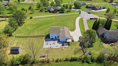 View/Area - 352 Springhurst Dr, Berea, KY 40403 photo 10 of 12