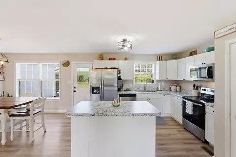 Kitchen - 352 Springhurst Dr, Berea, KY 40403 photo 1 of 4