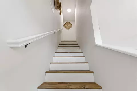 Entry Way - 352 Springhurst Dr, Berea, KY 40403 photo 2 of 2