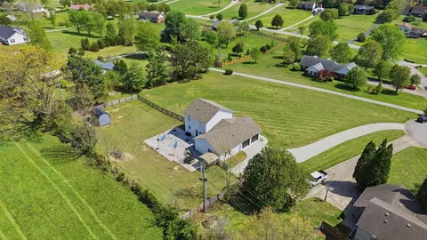 View/Area - 352 Springhurst Dr, Berea, KY 40403 photo 6 of 12