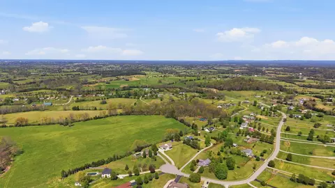 View/Area - 352 Springhurst Dr, Berea, KY 40403 photo 2 of 12