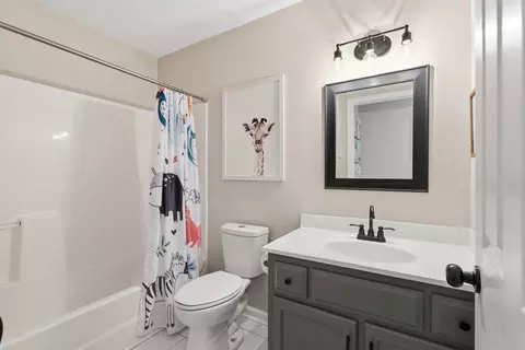 Bath - 352 Springhurst Dr, Berea, KY 40403 photo 6 of 7