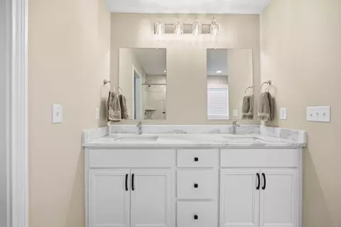 Bath - 161 Waterside Dr, Georgetown, KY 40324 photo 7 of 12
