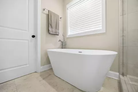 Bath - 161 Waterside Dr, Georgetown, KY 40324 photo 11 of 12