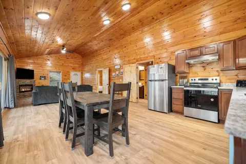 Dining - 1134 Cliffview Rd, Campton, KY 41301 photo 4 of 5