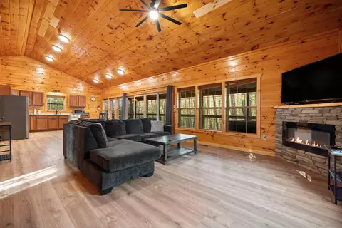 Living - 1134 Cliffview Rd, Campton, KY 41301 photo 1 of 4