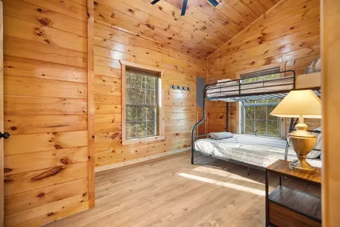 Bedroom - 1134 Cliffview Rd, Campton, KY 41301 photo 5 of 6