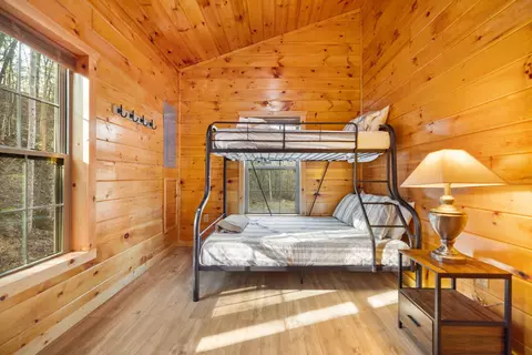 Bedroom - 1134 Cliffview Rd, Campton, KY 41301 photo 6 of 6
