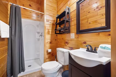 Bath - 1134 Cliffview Rd, Campton, KY 41301 photo 2 of 5