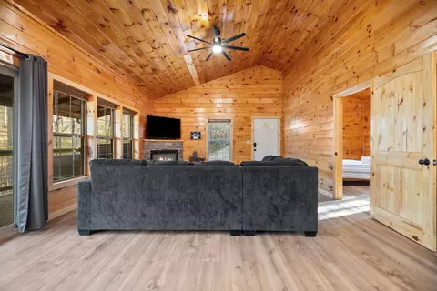 Living - 1134 Cliffview Rd, Campton, KY 41301 photo 4 of 4