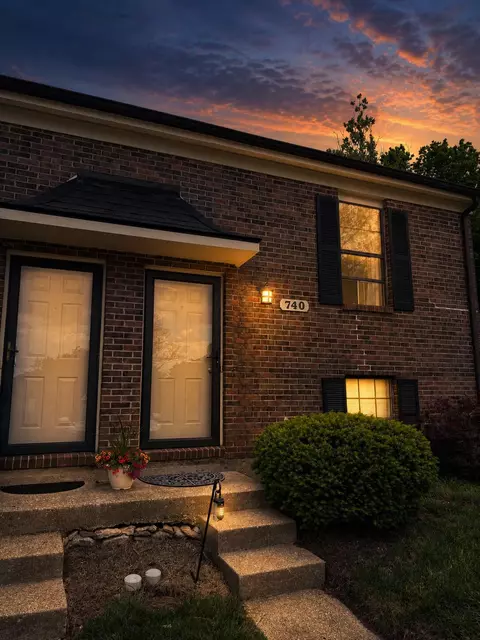 740 Spring Meadows Dr, Lexington, KY 40504