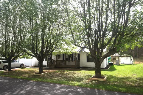 1742 Jackson County High School Rd, Mckee, KY 40447